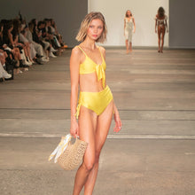 Load image into Gallery viewer, Seagrass Bag At Sydney Fashion Week
