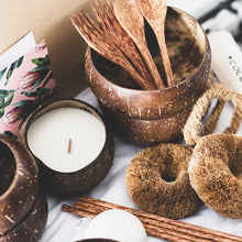 Load image into Gallery viewer, Opening a sustainable gift hamper
