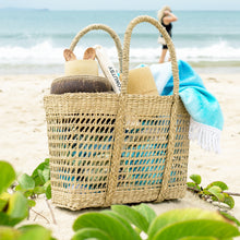 Load image into Gallery viewer, Picnic set at the beach
